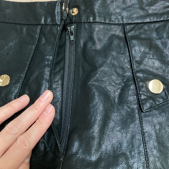 NWT Zara Faux Leather mini skirt - size XS - black colour - Picture 2 of 9